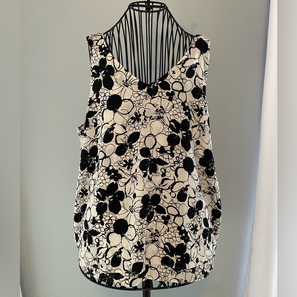Anne Taylor sleeveless top, black and white.